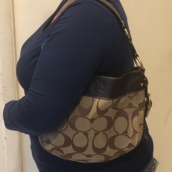 SOLD!!! Coach Signature Zoe Shoulder Bag - Picture 2 of 8